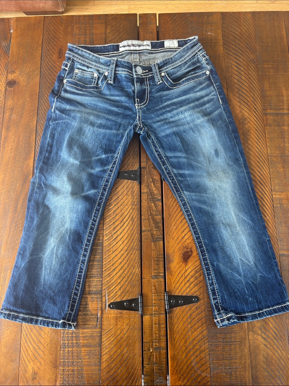 BKE Stella Crop Jeans size 25 Dark Wash Y2K Buckle Denim